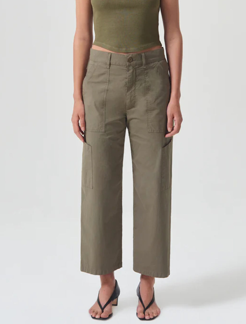 Model wearing AGOLDE's daria utility pant in duffle.