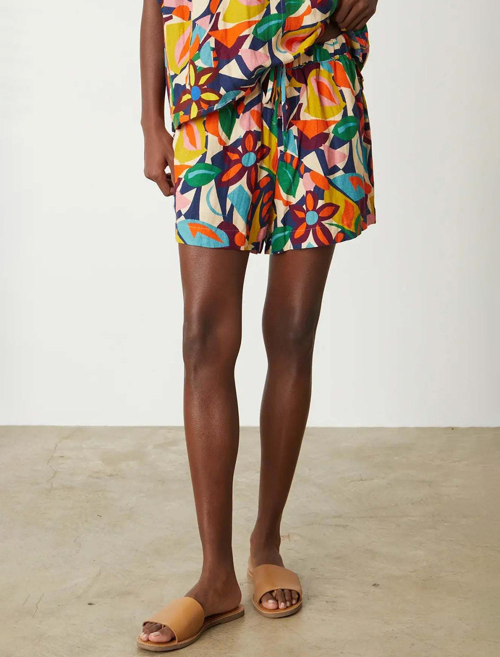 Model wearing Velvet's josie short in multi.
