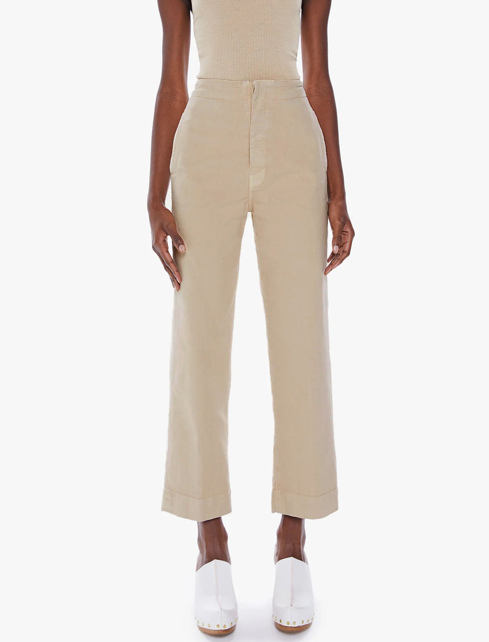 Model wearing Mother Denim's the cinch greaser ankle in marzipan.