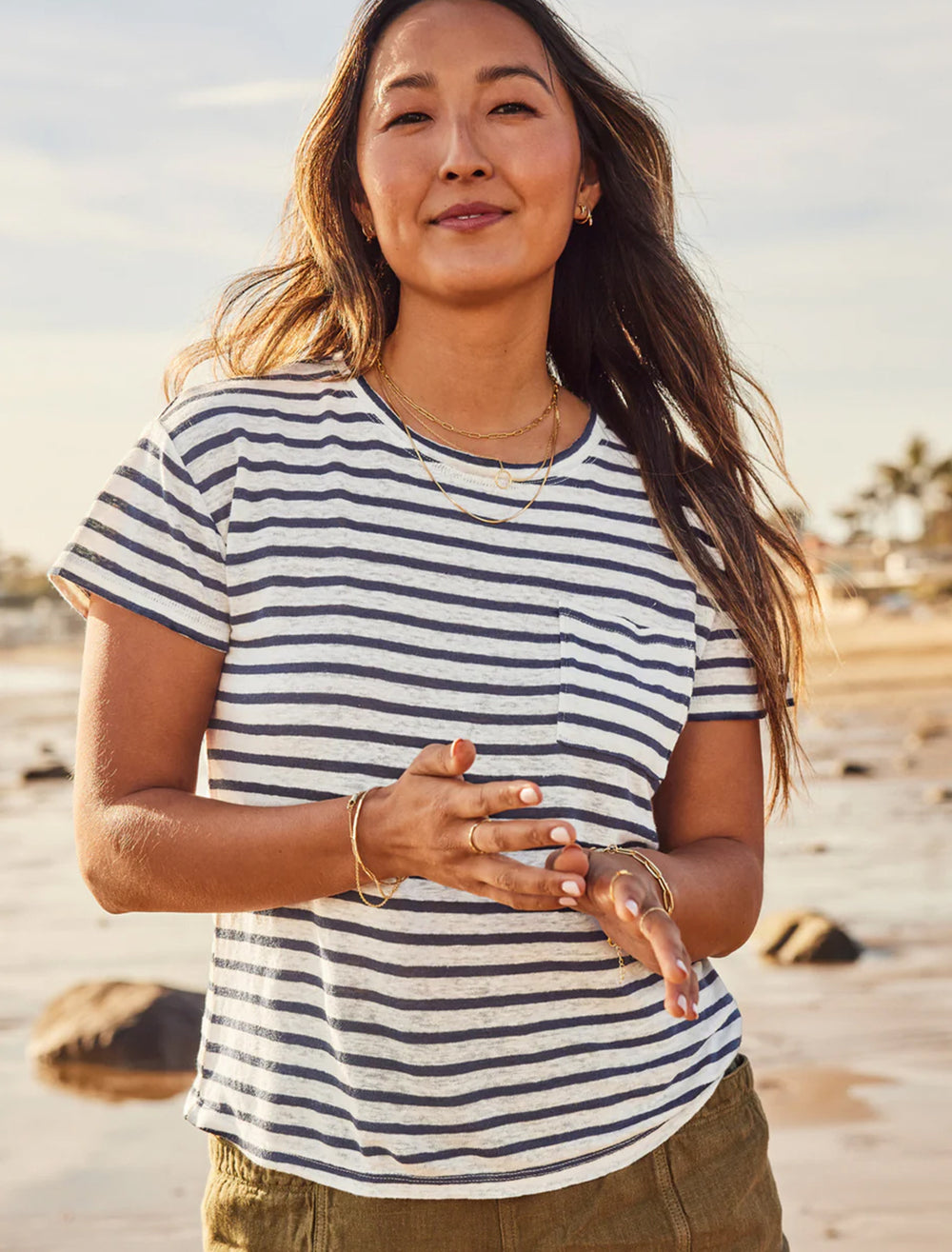 Model wearing Faherty's sonoma linen tee in navy stripe.