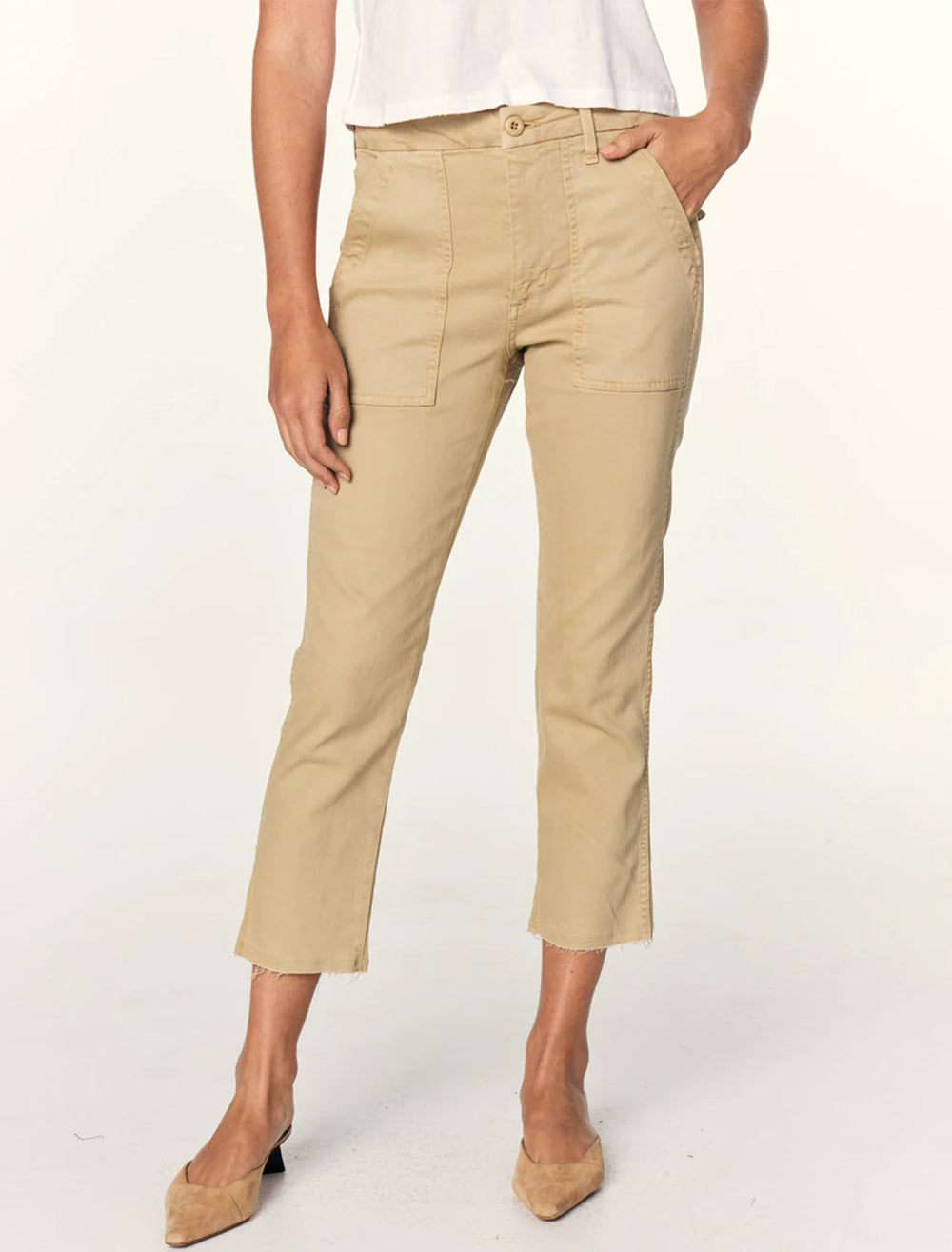 Model wearing AMO's easy army trouser parchment.