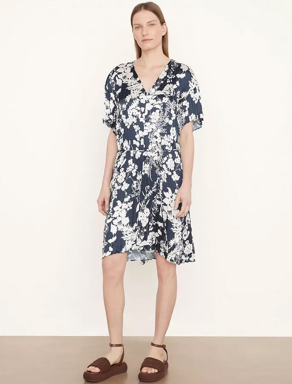Model wearing Vince's arboretum short sleeve dress in coastal.