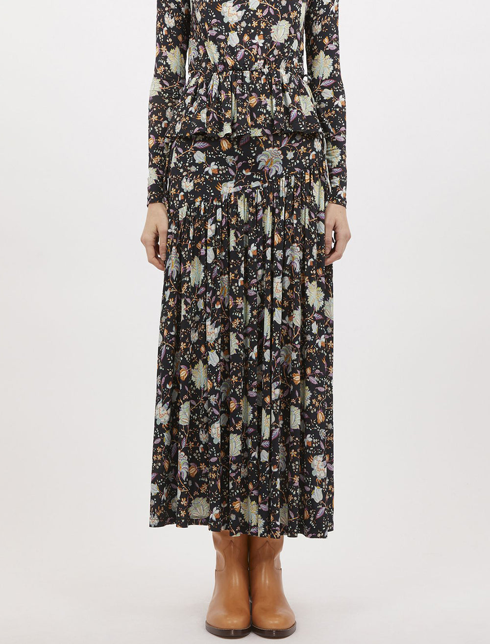 Model wearing Ulla Johnson's kiera skirt in nuit.