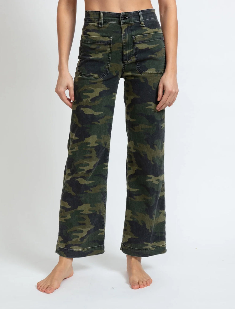 model wearing sailor pant in camo