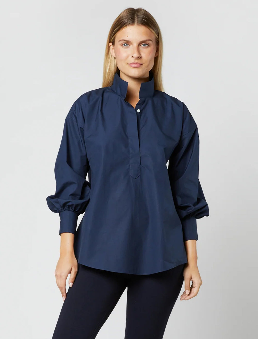 Model wearing Ann Mashburn's anaya popover in navy poplin.