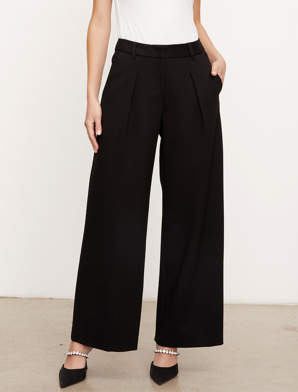 Model wearing Velvet's leona trouser in black.