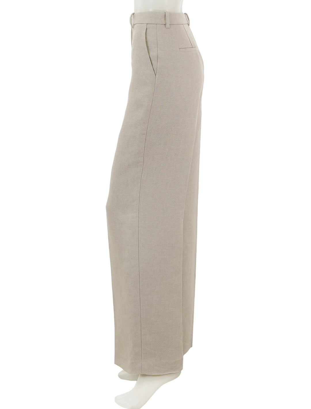 Side view of Theory's clean trouser in straw basketweave linen.