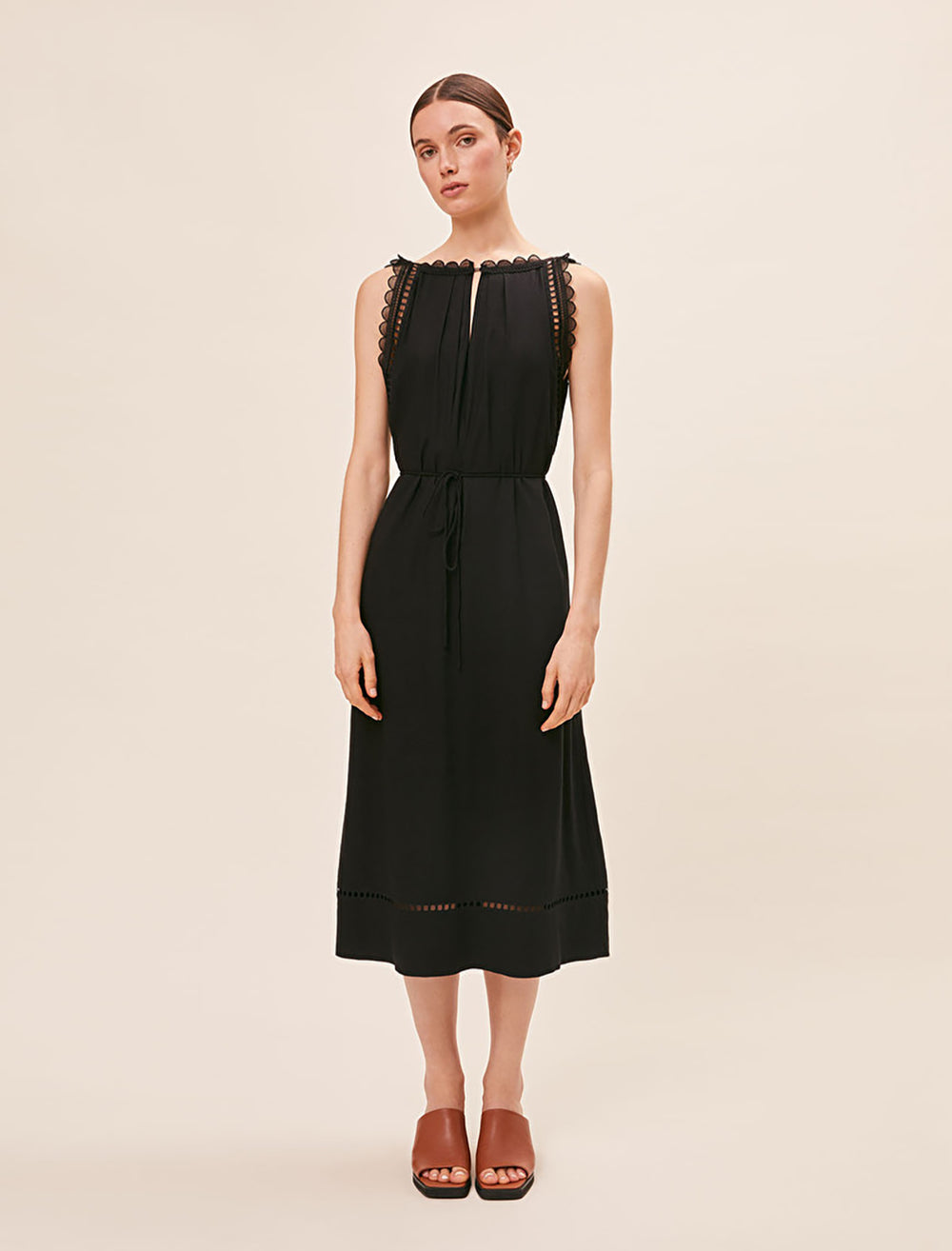Model wearing Suncoo Paris' Cristy V-Neck Dress in Noir.