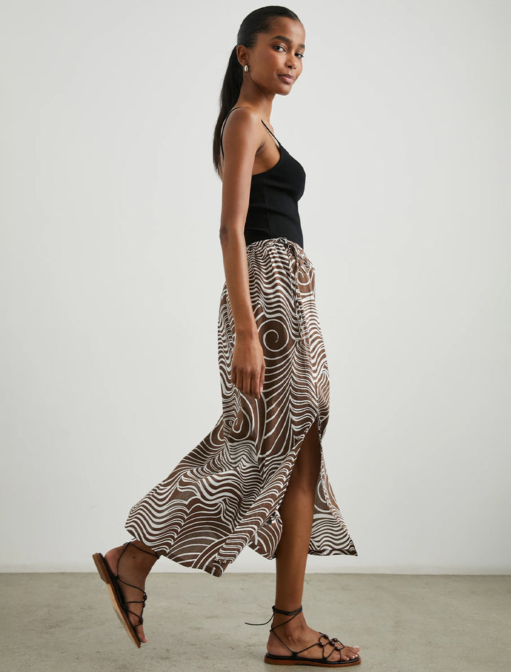 Model wearing Rails' beech skirt in swirls.