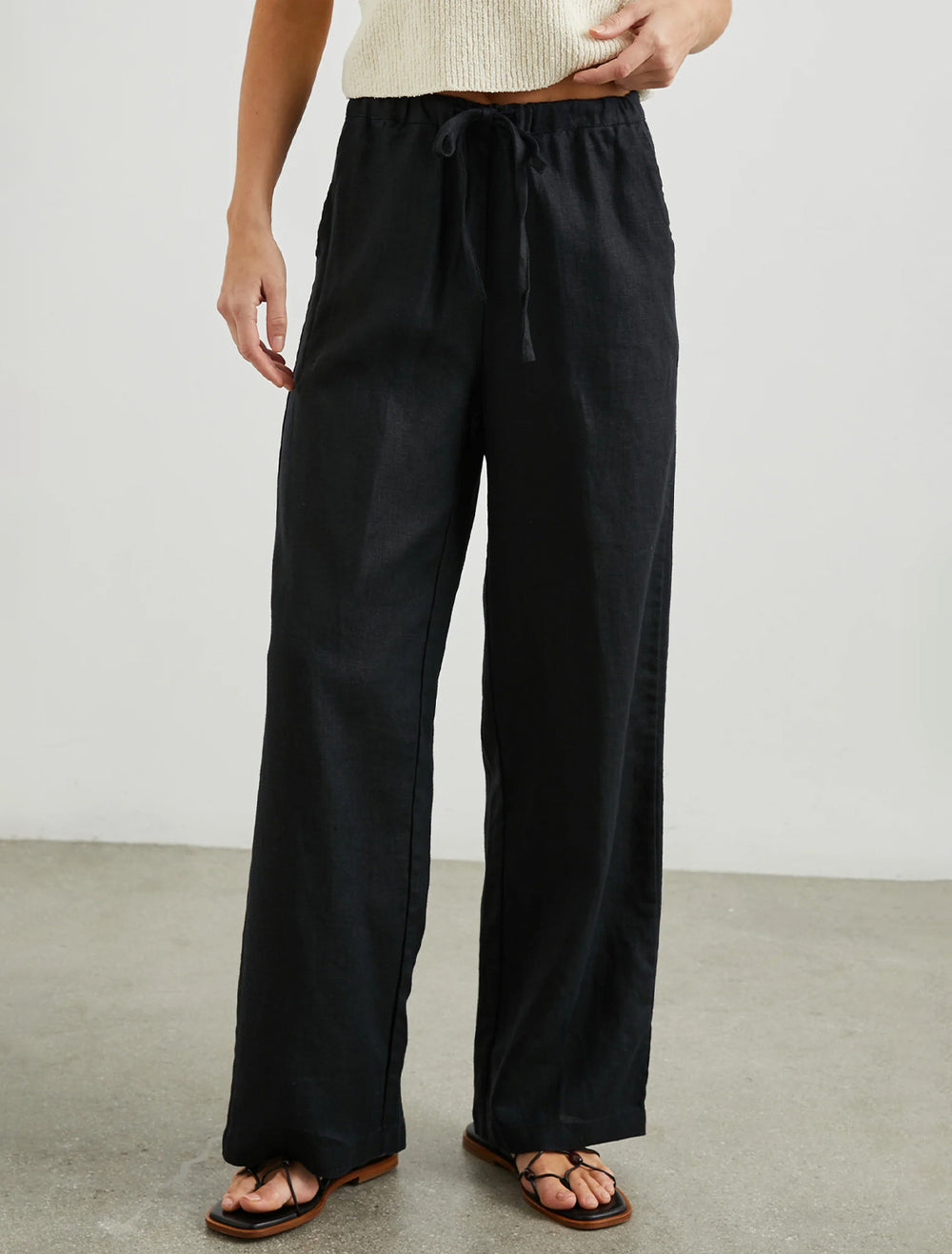 Model wearing Rails' emmie linen pants in black.