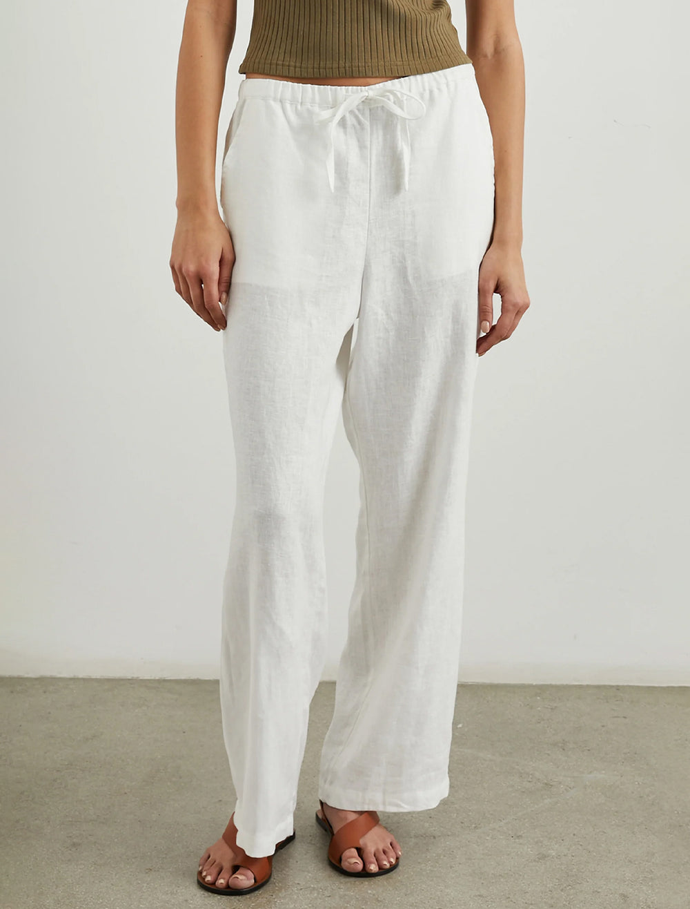 Model wearing Rails' emmie linen pants in white.