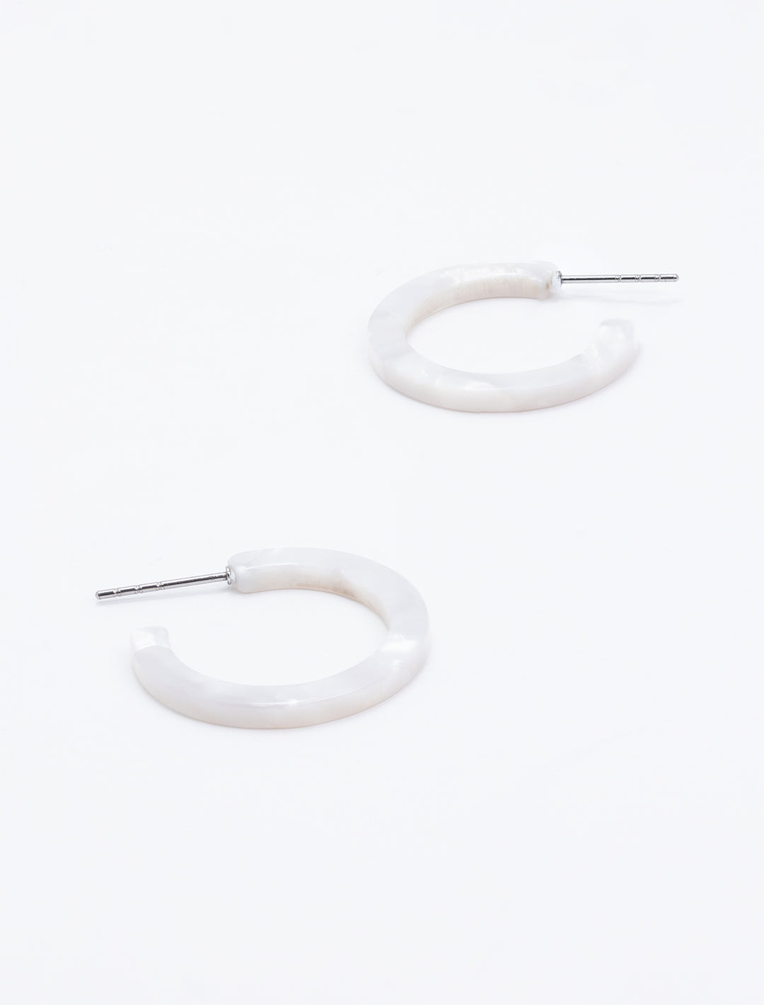 Laydown of S&S's cam mini hoops in pearl.