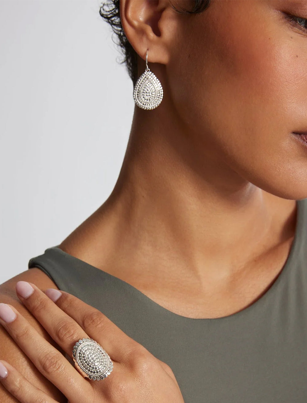 Model wearing Anna beck's medium scalloped drop earrings in silver