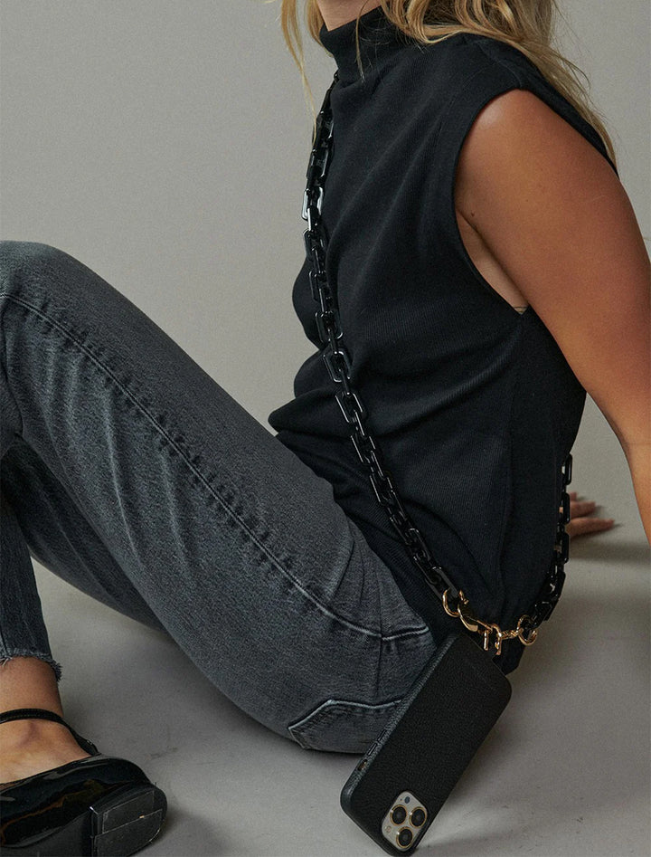 Model wearing La Coque Francaise emmy strap in noir 120 cm around her neck and torso as a crossbody.