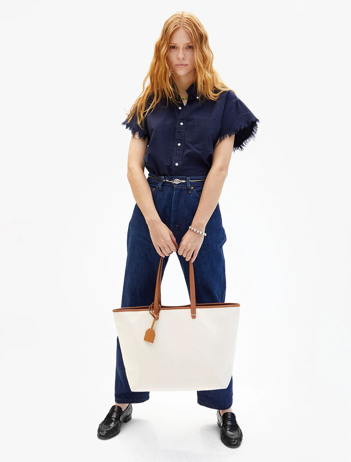 model holding volie tote in natural canvas