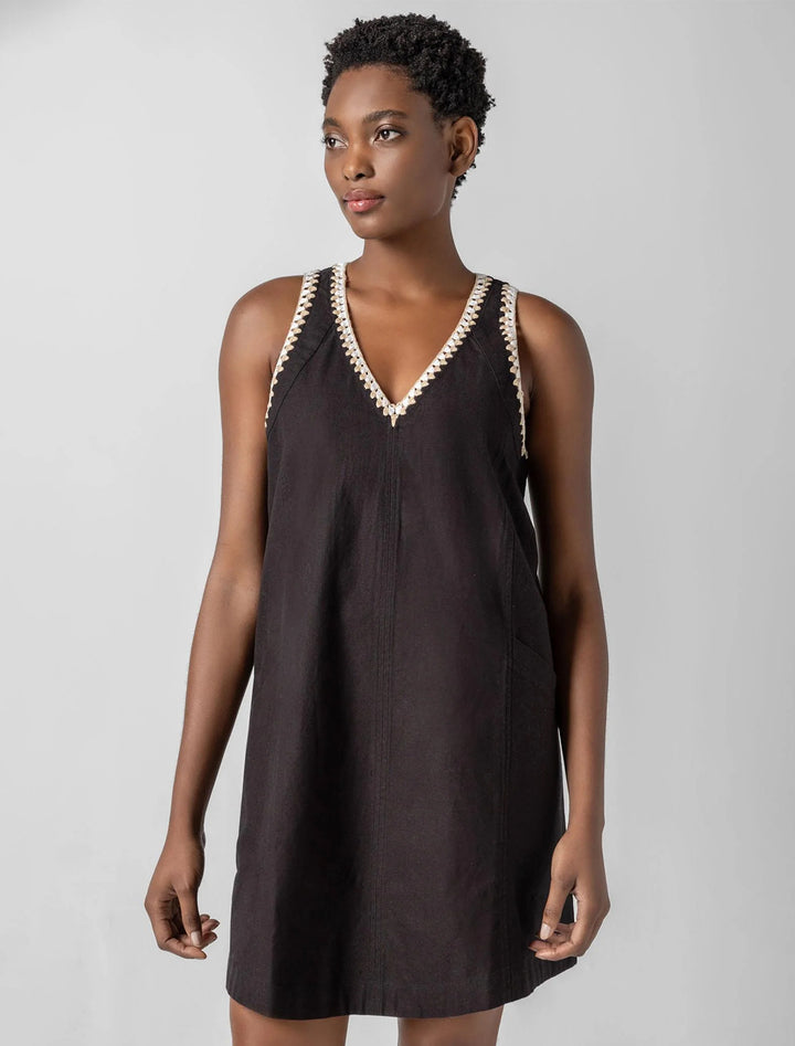 crochet trim v-neck dress in black