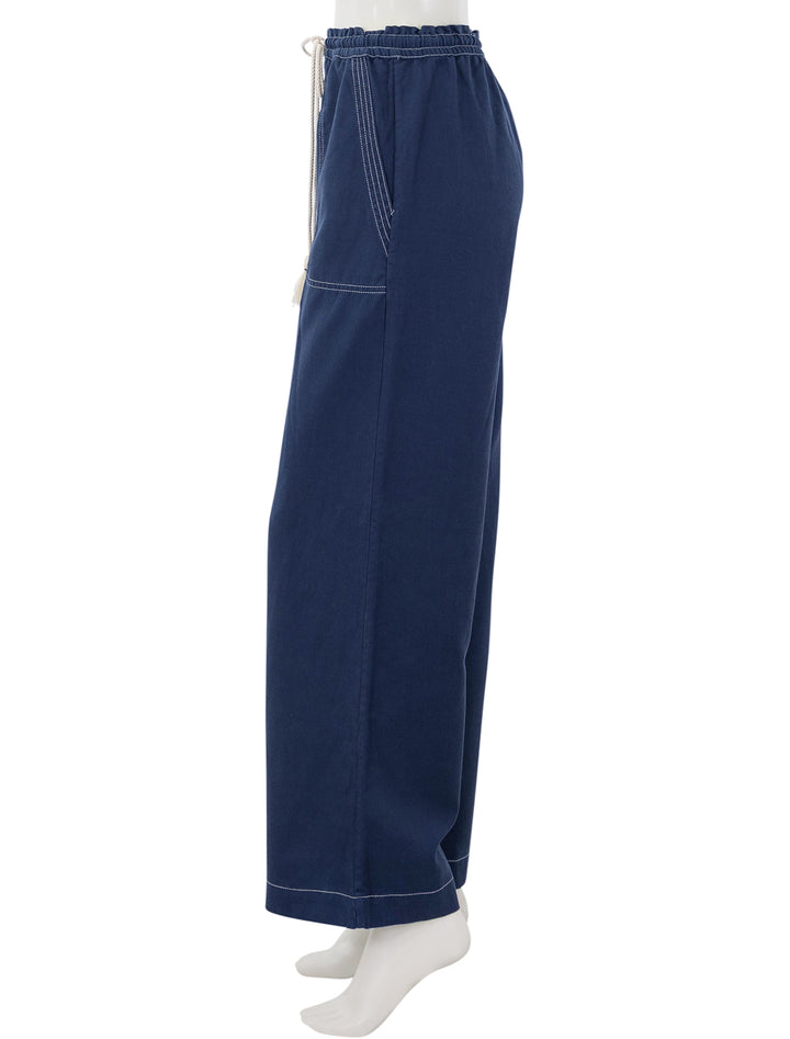 side view of campo pant in navy