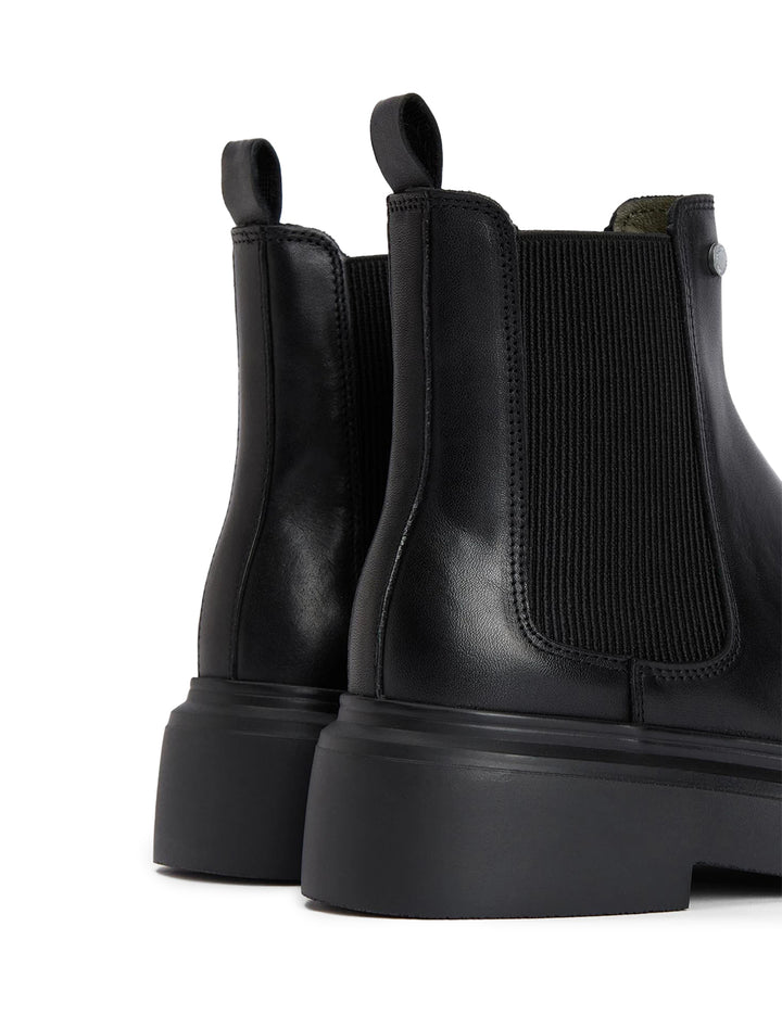 celina chelsea boot in black