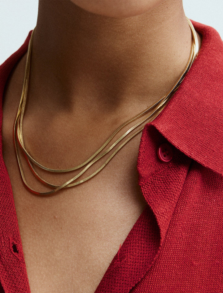 model wearing the slinky necklace