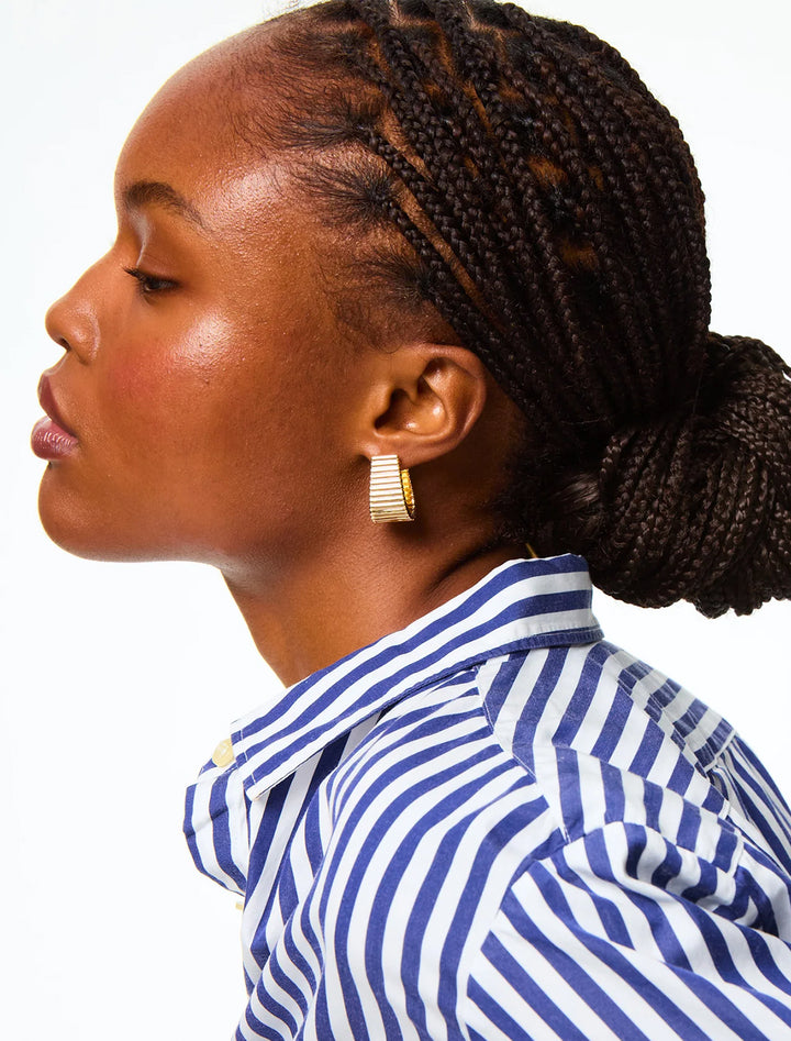 the ribbed earring in gold