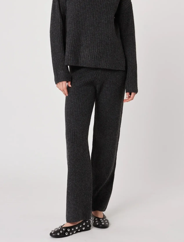 toby sweater pant in carbon