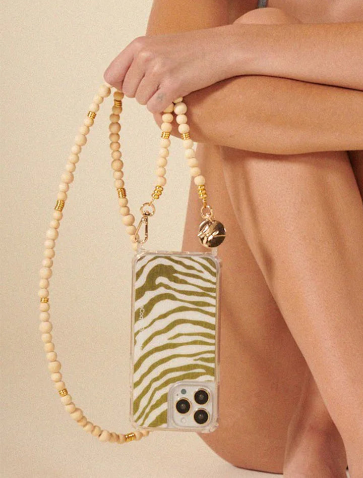 model using hayley perles bois et dores 120 cm strap