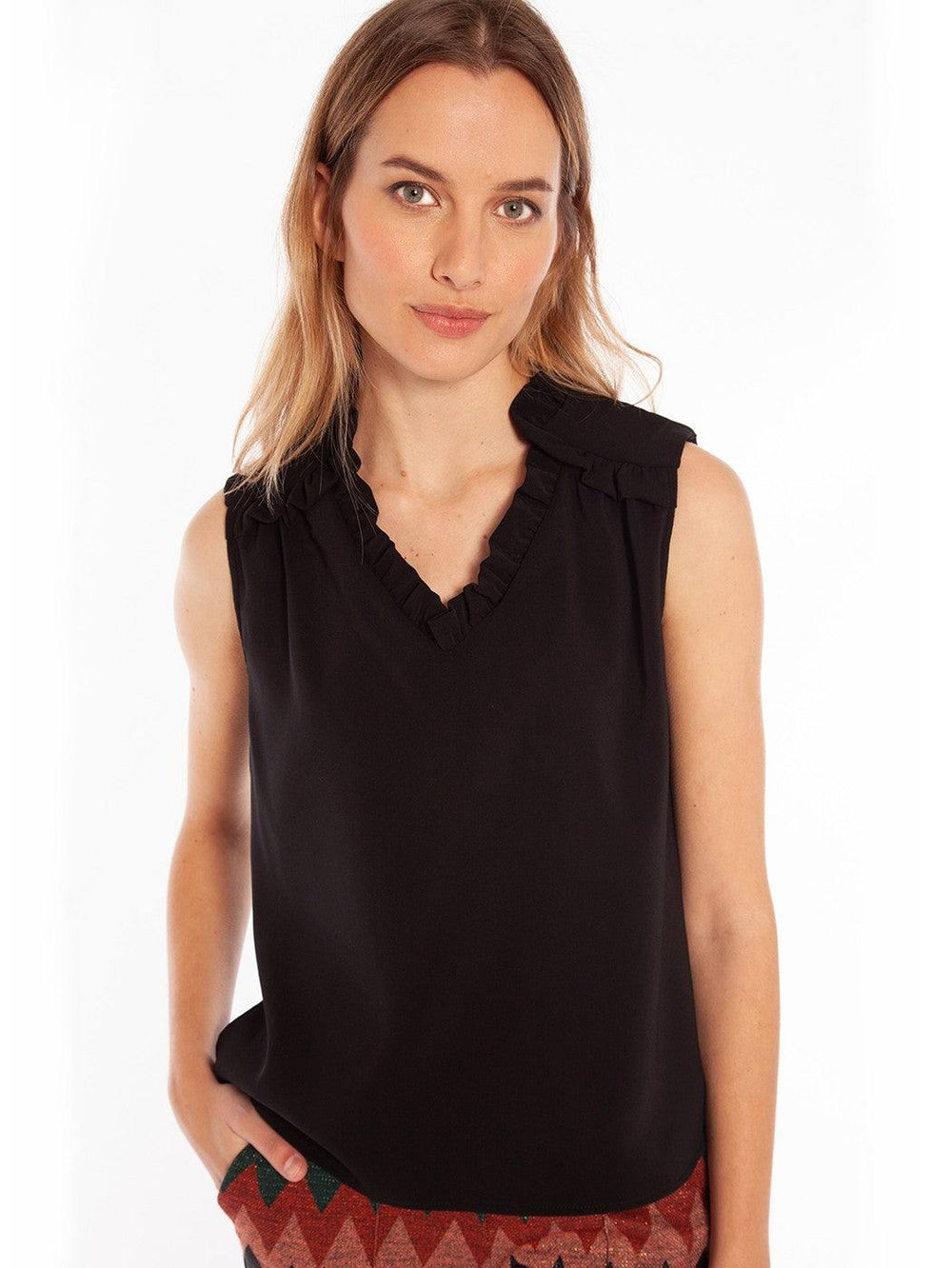 model wearing camisa ross top in black with a patterned skirt