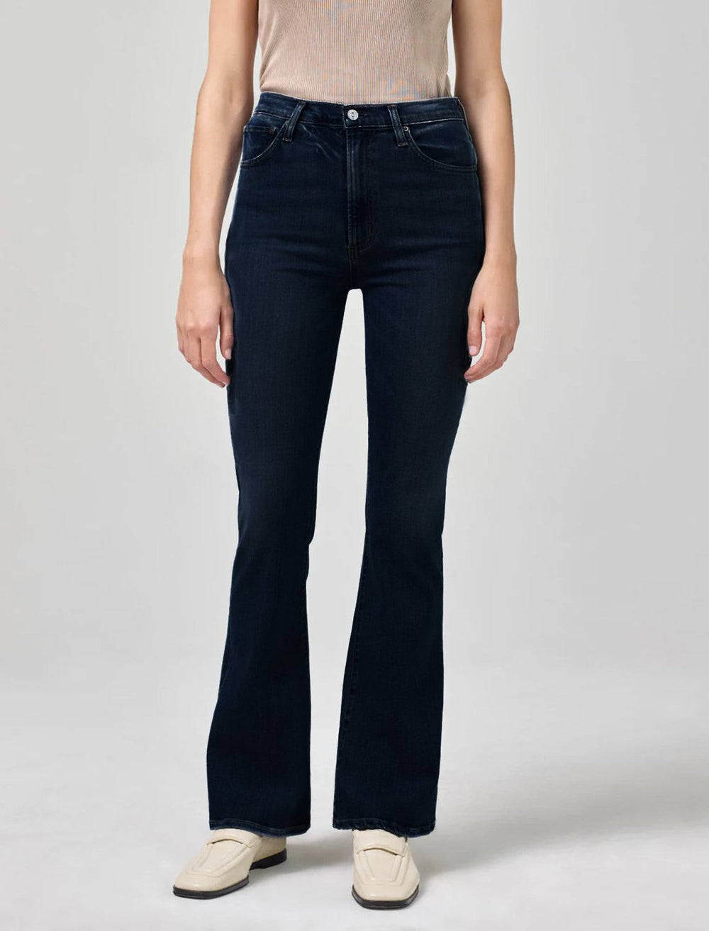 model wearing the Lilah in bluefuin