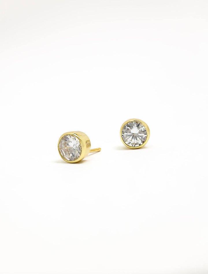 solitaire bezel set studs in gold (2)