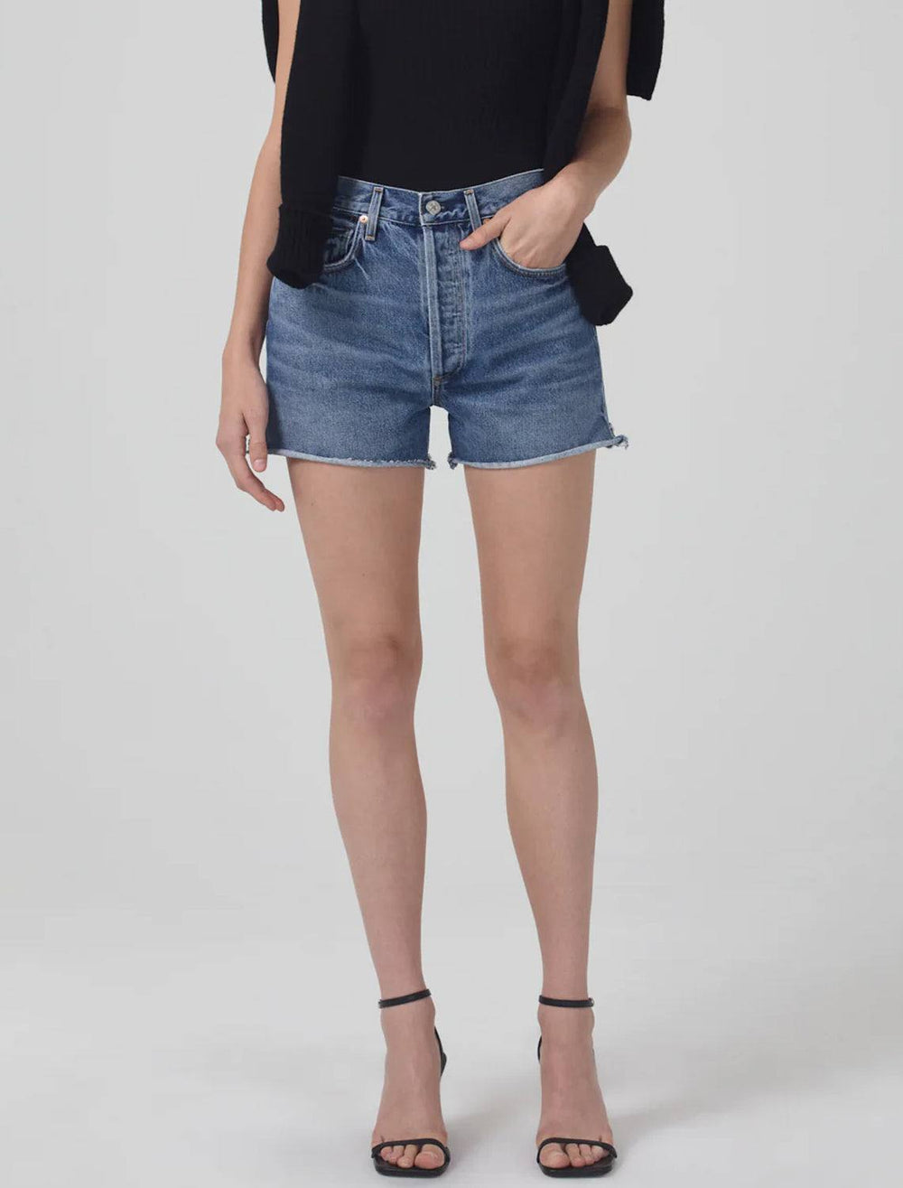 Model wearing Citizen of Humanity's marlow vintage short in amaretto.