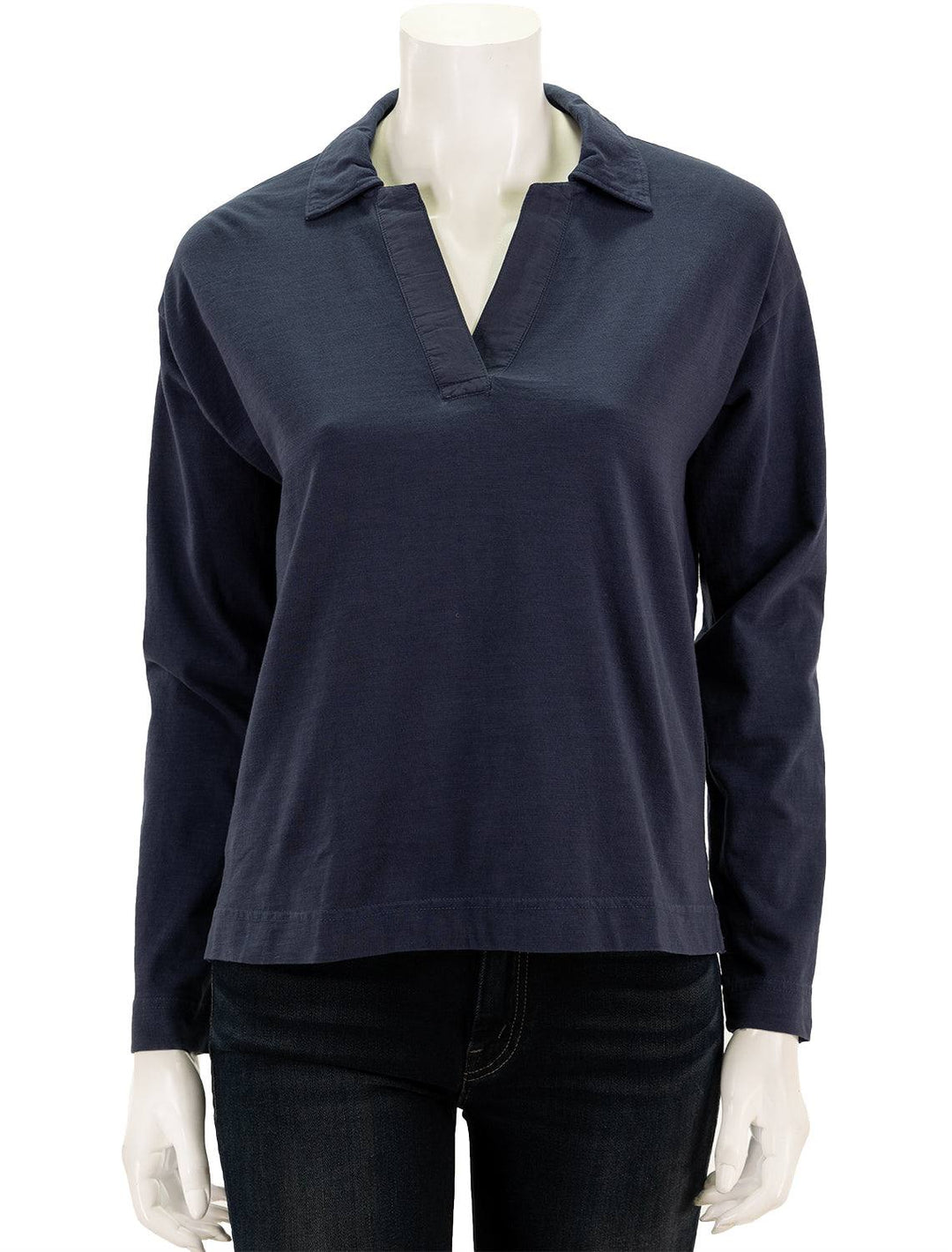 Front view of Faherty's sunwashed polo in navy.