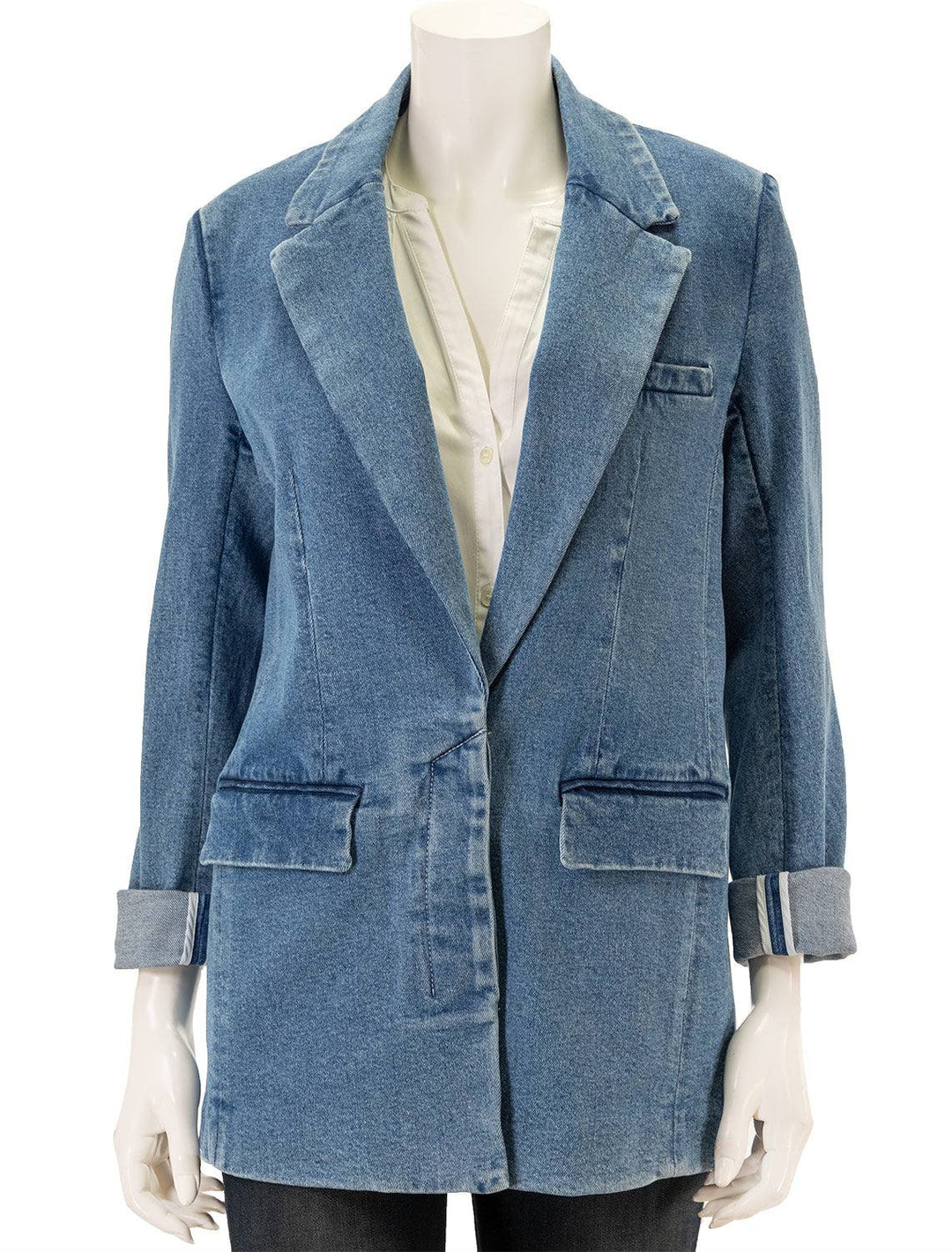 Front view of STAUD's maxwell blazer in medium wash, buttoned.