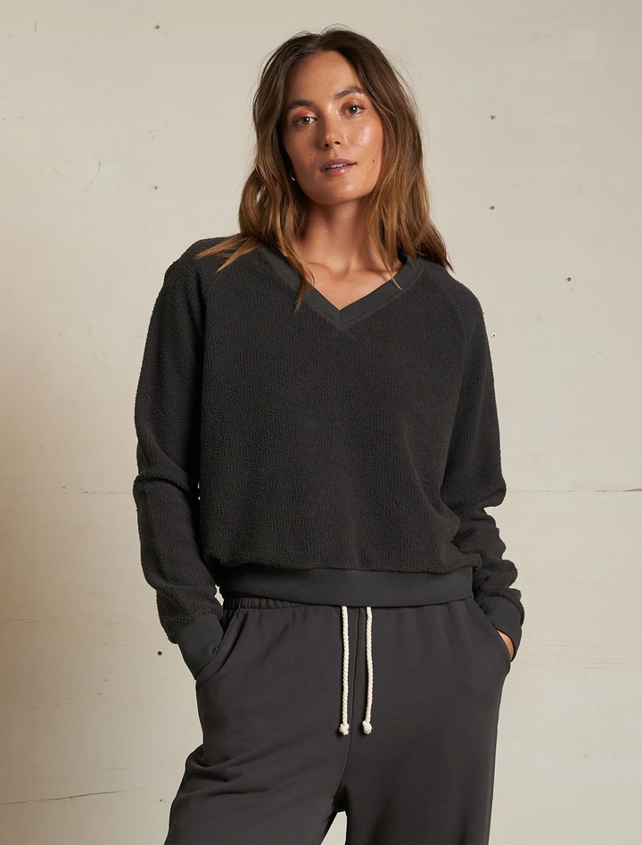 ziggy v-neck in vintage black