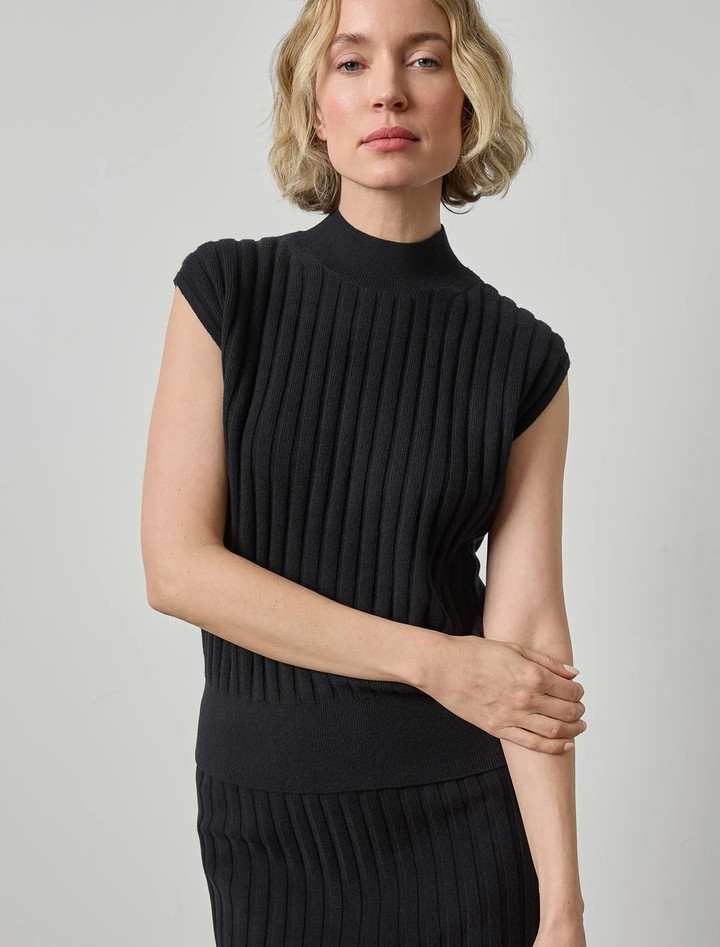 mock neck wedge sweater in black
