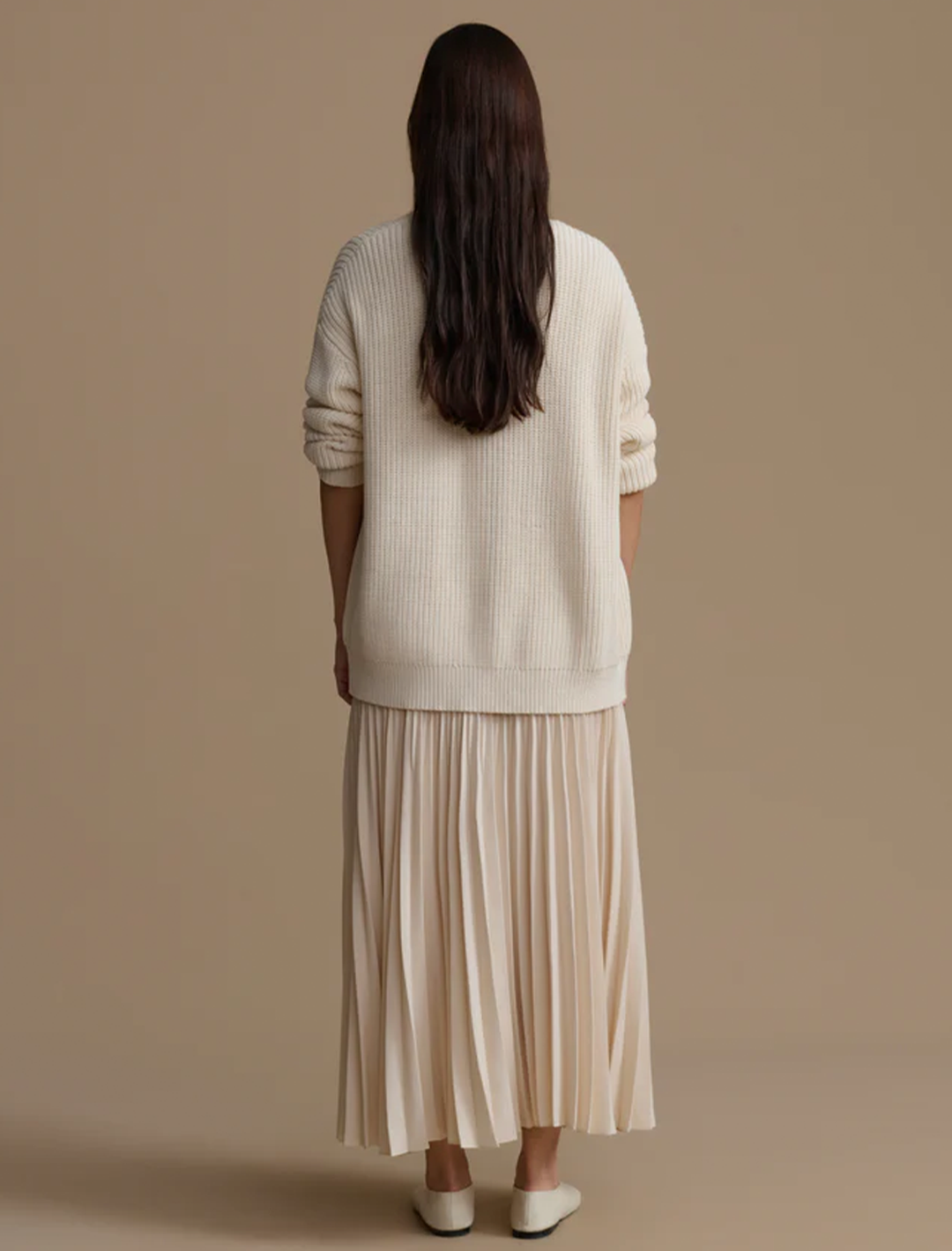 pleated skirt in ivory
