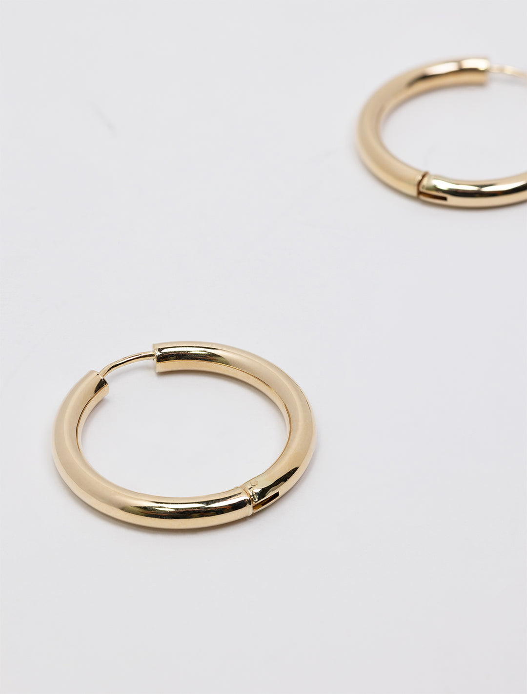 25mm tube hoops in gold