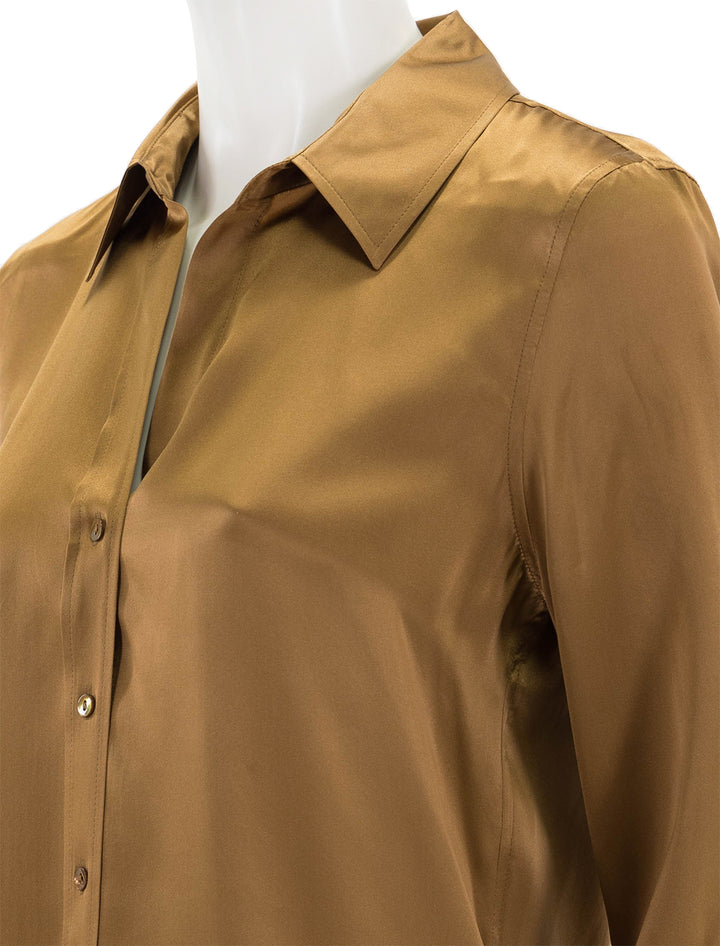 Close-up view of L'agence's dani shirt in biscotti.