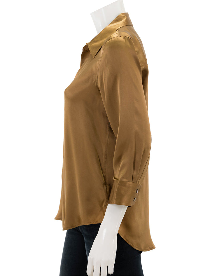Side view of L'agence's dani shirt in biscotti.