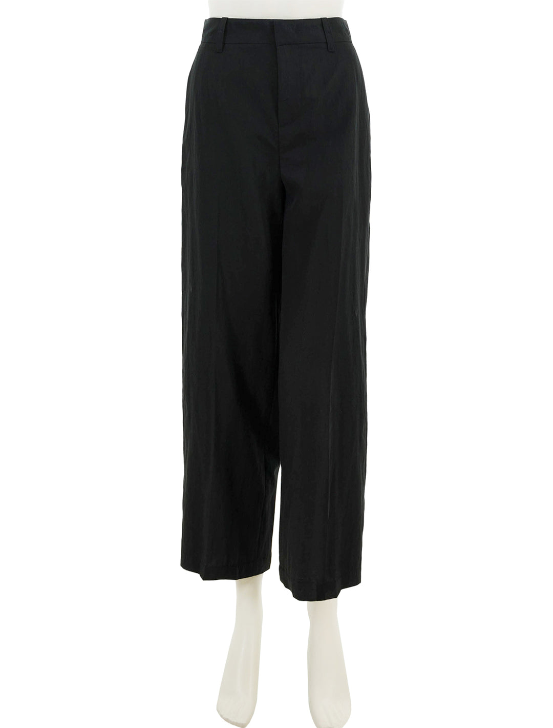 front view of mid rise sculpted crop pant in black