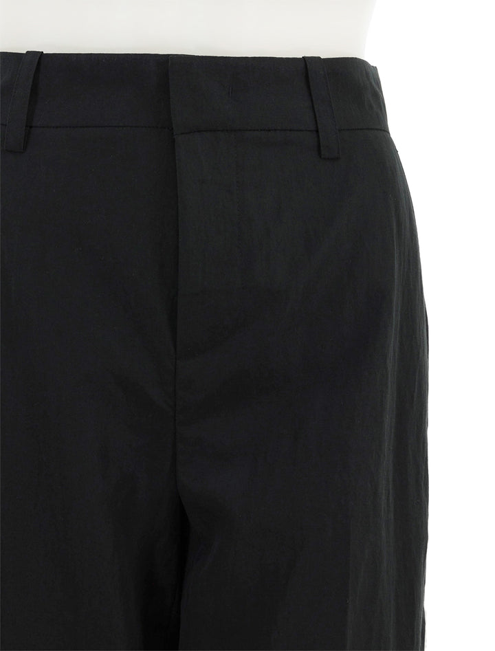 close up view of mid rise sculpted crop pant in black