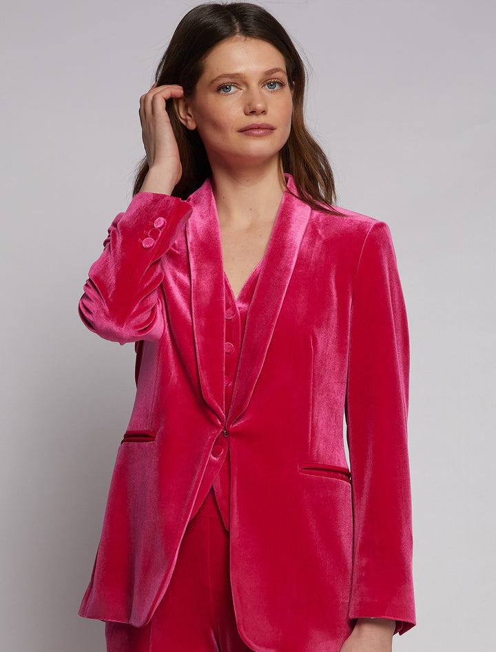 Model wearing Vilagallo's pink velvet smoking jacket.