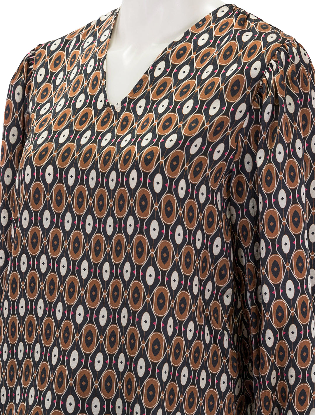 Close-up view of Vilagallo's camisa marlene geometric blouse.