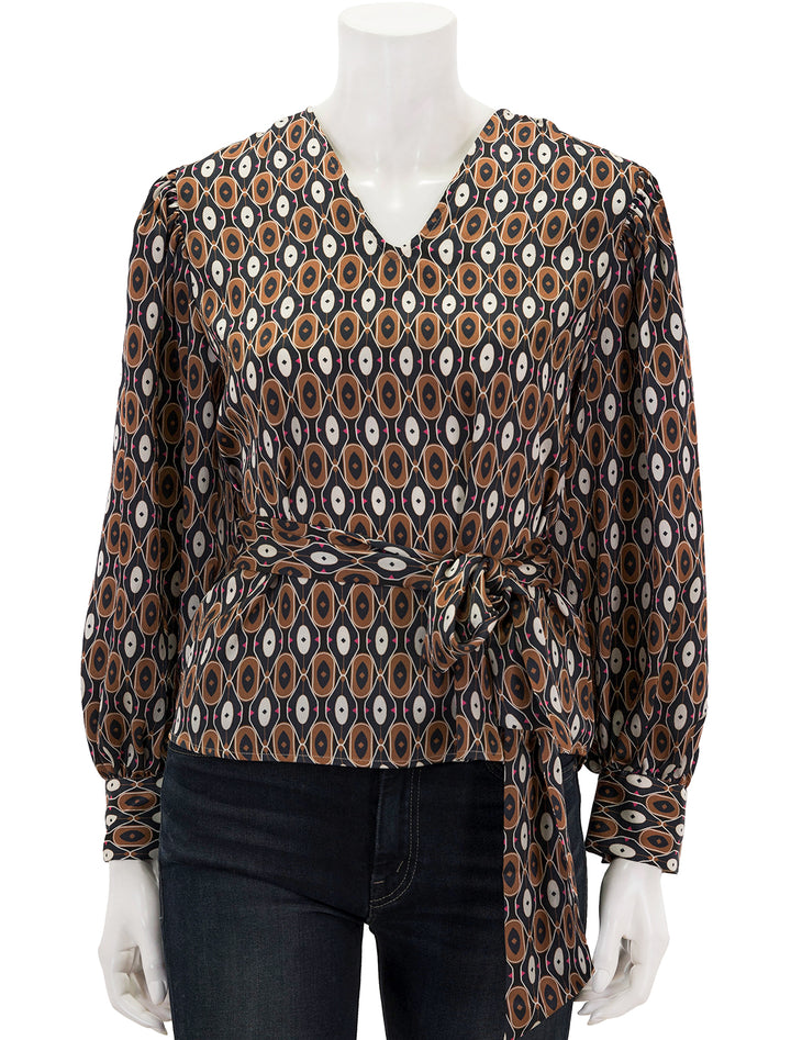 Front view of Vilagallo's camisa marlene geometric blouse with the optional scarf tied around the waist.
