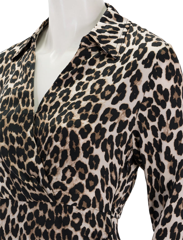 Close-up view of Suncoo Paris' chirley dress in beige cheetah.