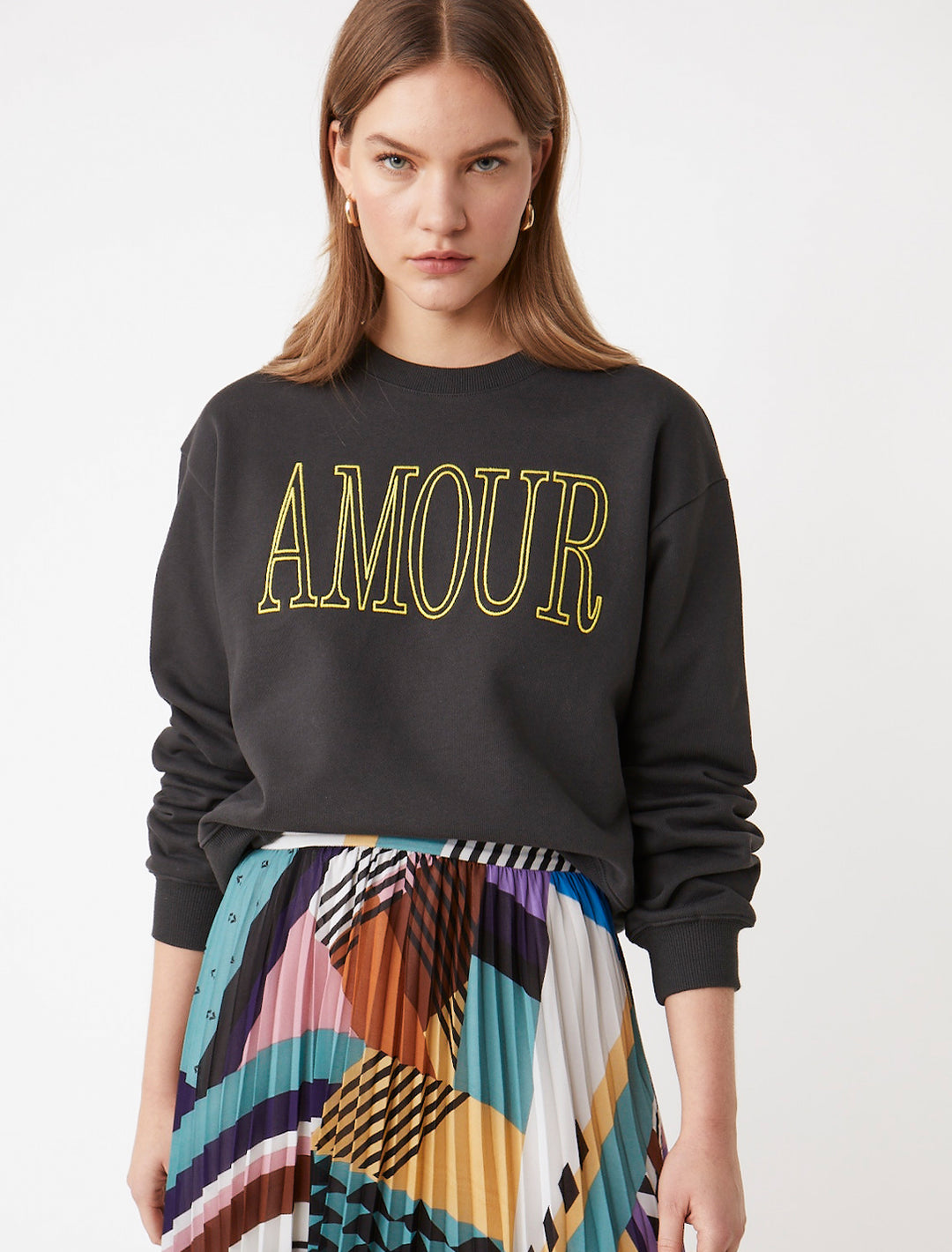 Model wearing Suncoo Paris' serge amour sweatshirt.