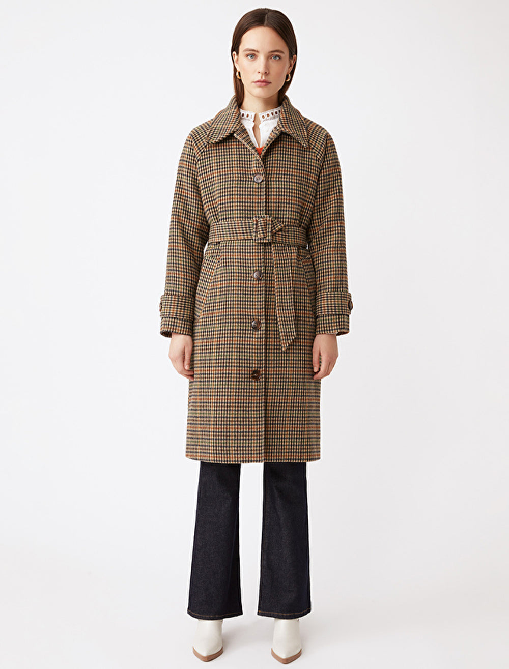 Model wearing Suncoo Paris' Evan Coat in Taupe Check.