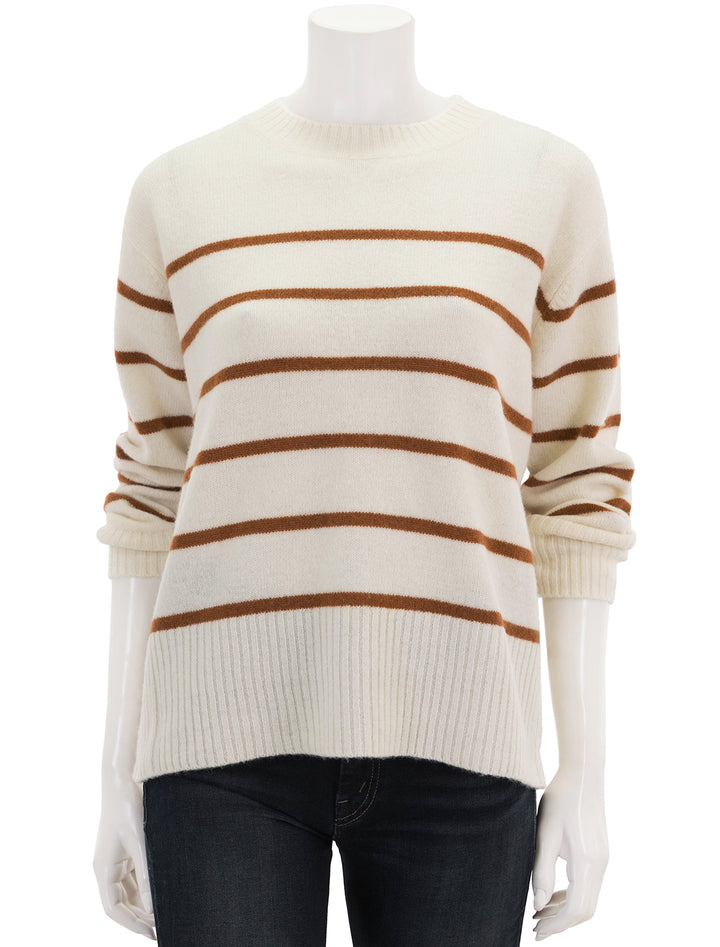 Front view of Suncoo Paris' palaska pullover in blanc.