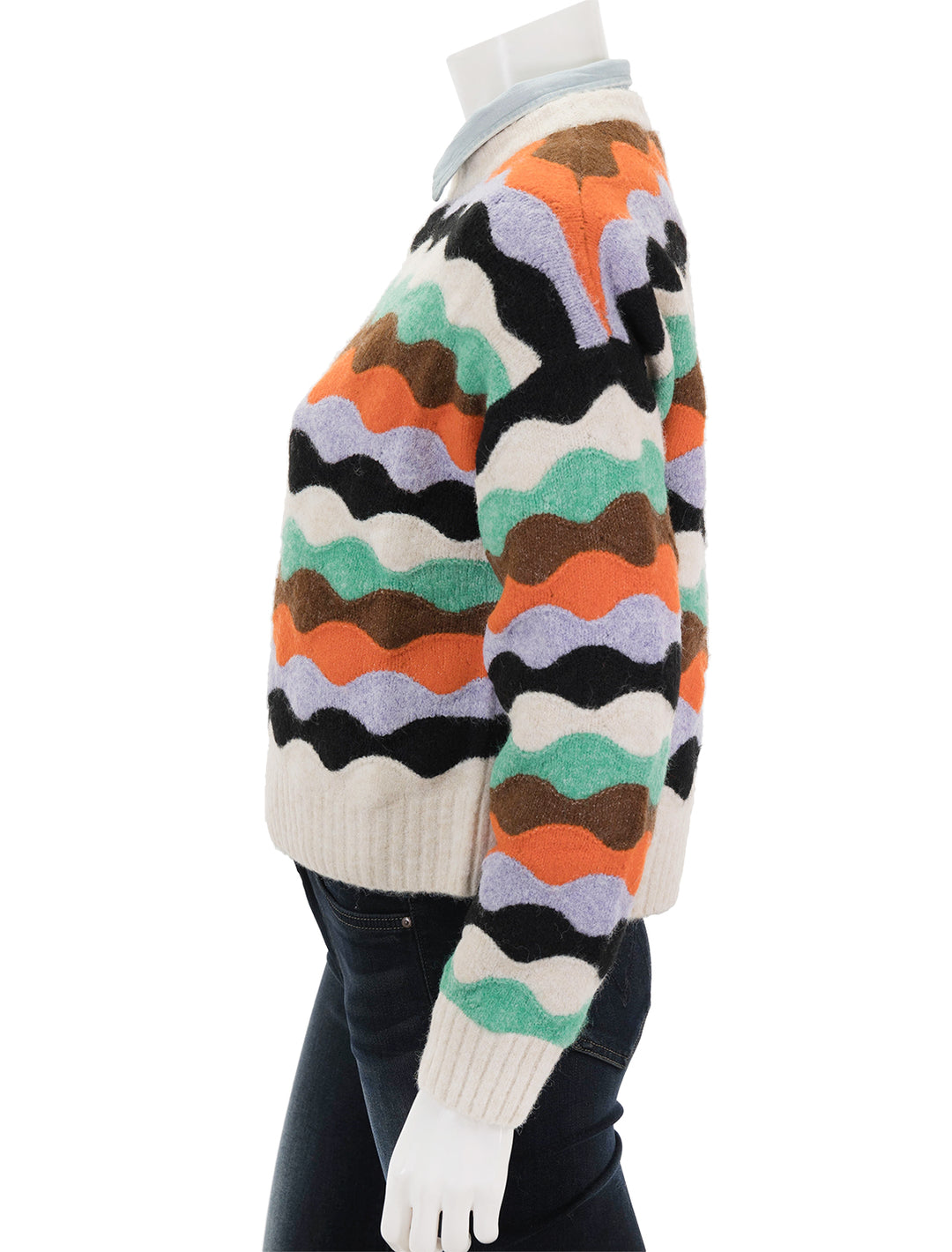Side view of Suncoo Paris' panayo pullover in creme.