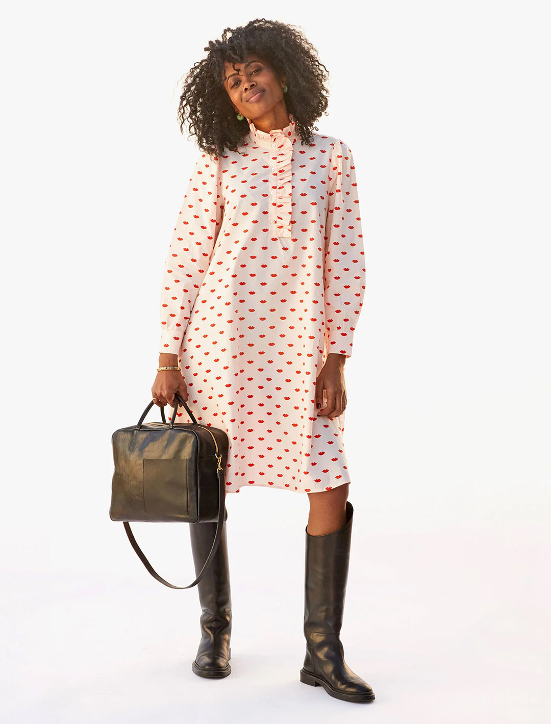 model holding claude in black