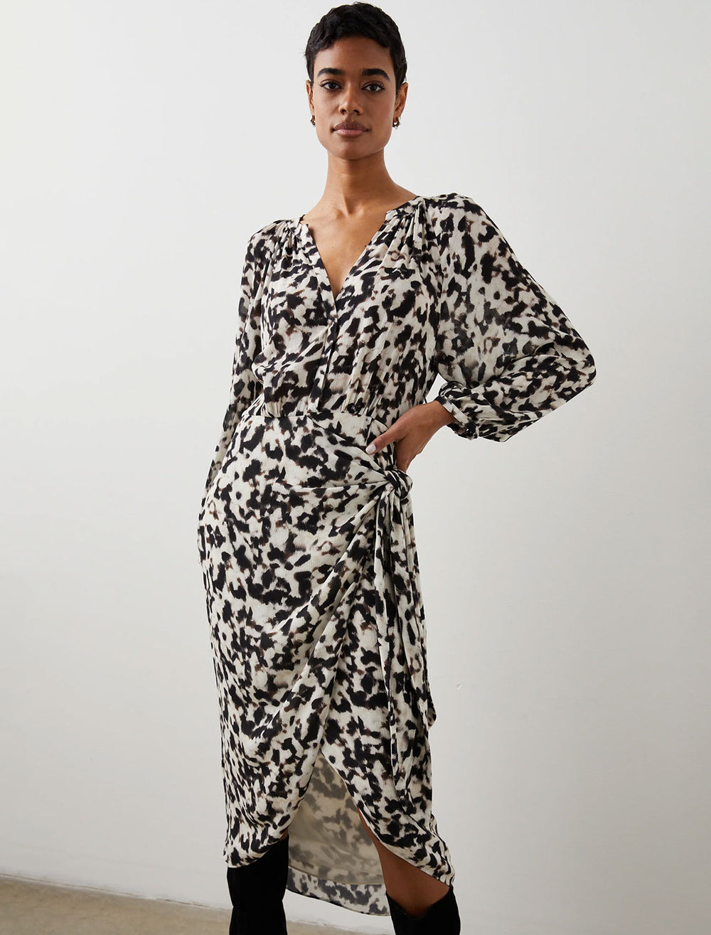 Model wearing Rails' tyra dress in blurred cheetah.
